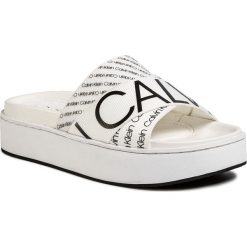 Klapki CALVIN KLEIN - Jeama B4E7952 White/Black. Białe klapki damskie Calvin Klein, bez wzorów, ze skóry ekologicznej, bez obcasa. Za 499,00 zł.