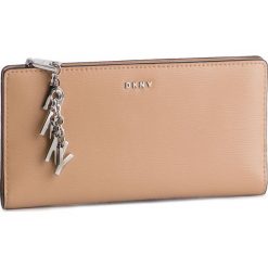 Duży Portfel Damski DKNY - R9153A62 Latte LAT. Brązowe portfele damskie DKNY, bez wzorów, ze skóry. W wyprzedaży za 329,00 zł.