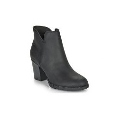 Botki Clarks VERONA TRISH. Czarne botki damskie Clarks, bez obcasa, bez zapięcia. W wyprzedaży za 307,30 zł.
