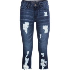 Rybaczki dżinsowe bonprix ciemny denim. Niebieskie rybaczki damskie bonprix, bez wzorów, z jeansu. Za 109,99 zł.