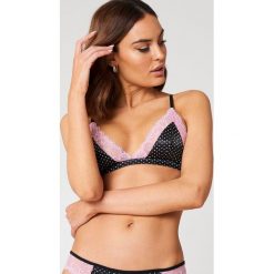 Biustonosze bardotka: NA-KD Lingerie Satynowy biustonosz z koronką – Black,Multicolor
