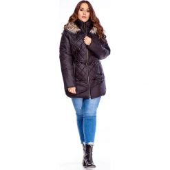 Kurtka z kapturem czarny. Czarne kurtki damskie Tagless, plus size, bez wzorów, z kapturem. Za 204,83 zł.