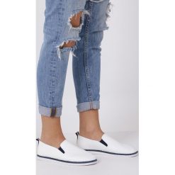 Kremowe półbuty slip on ażurowe Casu LA66/20. Białe półbuty damskie Casu, bez wzorów, bez obcasa, bez zapięcia. Za 39,99 zł.