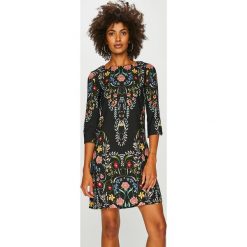Desigual - Sukienka. Czarne sukienki damskie Desigual, na co dzień, s, bez wzorów, z poliesteru, casualowe, z okrągłym kołnierzem, bez rękawów, mini, proste. W wyprzedaży za 359,90 zł.