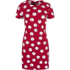 Sukienka Love Moschino. Czerwone kombinezony damskie Love Moschino, bez wzorów, z włoskim kołnierzykiem, bez rękawów. Za 789,00 zł.