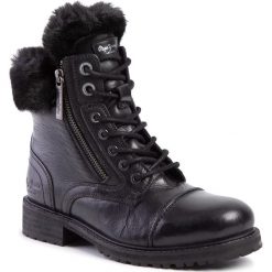 Trapery PEPE JEANS - Melting Russ PLS50377 Black 999. Czarne trapery damskie Pepe Jeans, z jeansu, klasyczne, bez obcasa, bez zapięcia. W wyprzedaży za 419,00 zł.