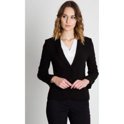 Czarny elegancki żakiet BIALCON. Czarne żakiety damskie BIALCON, plus size, bez wzorów, z materiału. W wyprzedaży za 251,00 zł.