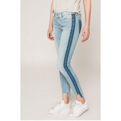 Tommy Jeans - Jeansy Nora. Niebieskie jeansy damskie skinny marki Tommy Jeans, z elastanu. W wyprzedaży za 399,90 zł.