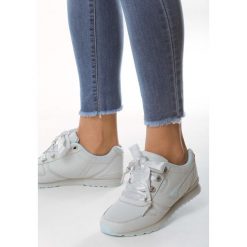 Jasnoszare Buty Sportowe Emphasis. Buty sportowe damskie Born2be. Za 59,99 zł.