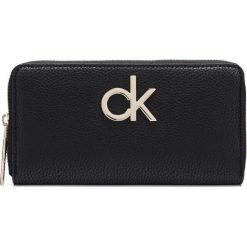 Calvin Klein Re-Lock Large Portfel Czarny. Czarne portfele damskie z materiału. Za 243,95 zł.