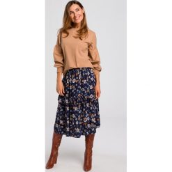 Bluzka z bufiastymi rękawami cappuccino - s/m. Bluzki damskie e-margeritka.pl, s, bez wzorów, z bawełny, eleganckie, bez kołnierzyka, z długim rękawem, długie, maxi. Za 94,99 zł.