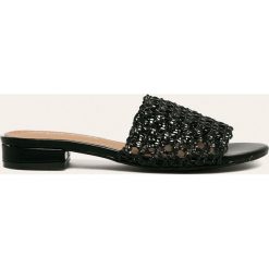 Answear - Klapki CHC SHOES. Czarne klapki damskie ANSWEAR, bez wzorów, z gumy, bez obcasa, na obcasie. W wyprzedaży za 59,90 zł.