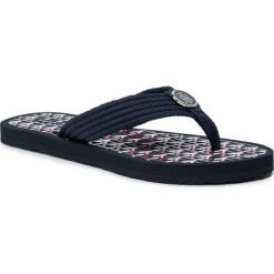Japonki TOMMY HILFIGER Flat Beach Sandal Monogram FW0FW04372. Niebieskie klapki damskie TOMMY HILFIGER, bez wzorów, bez obcasa. W wyprzedaży za 129,00 zł.