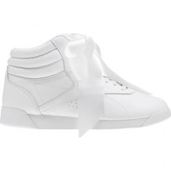 Reebok Classic Freestyle Hi CM8903. Sneakersy damskie Reebok, z satyny. W wyprzedaży za 219,99 zł.