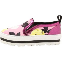 MSGM Półbuty wsuwane fuchsia/pink. Różowe półbuty damskie marki MSGM, ze skóry. W wyprzedaży za 619,50 zł.