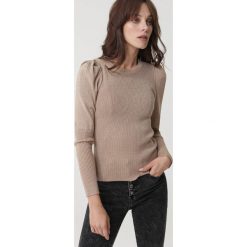 Ciemnobeżowy Sweter Warrane. Brązowe swetry damskie Born2be, s, bez wzorów, z tkaniny, eleganckie, bez rękawów, bez kaptura. Za 99,99 zł.