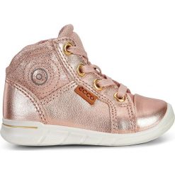 Skórzane sneakersy "First" kolorze jasnoróżowym. Różowe trampki dziewczęce ecco, na sznurówki. W wyprzedaży za 159,95 zł.
