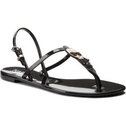 Sandały KARL LAGERFELD - KL80002 Black Rubber. Czarne klapki damskie marki KARL LAGERFELD, z aplikacjami, z tworzywa sztucznego, bez obcasa, na obcasie. Za 299,00 zł.