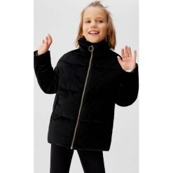 Mango Kids - Kurtka dziecięca Mada 116-164 cm. Czarne kurtki dziewczęce Mango Kids, bez wzorów, z poliesteru, krótkie, bez kaptura. Za 199,90 zł.