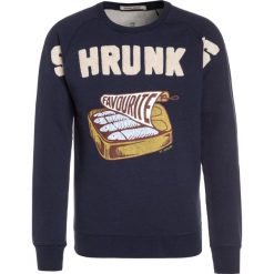 Scotch Shrunk CREW NECK WITH WORKED OUT COLLEGE ARTWORKS Bluza night. Niebieskie bluzy chłopięce marki Scotch Shrunk, z bawełny. W wyprzedaży za 202,30 zł.