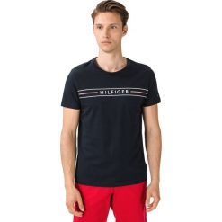 Tommy Hilfiger Koszulka Niebieski. Niebieskie podkoszulki męskie TOMMY HILFIGER, m, z nadrukiem, z bawełny, bez kołnierzyka, krótkie. Za 187,95 zł.