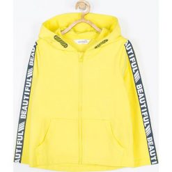 Coccodrillo - Bluza dziecięca 104-158 cm. Żółte bluzy dziewczęce COCCODRILLO, z aplikacjami, z dzianiny, z kapturem. Za 69,90 zł.