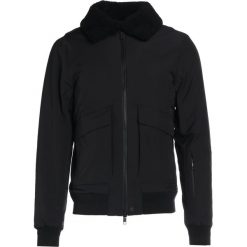 J.LINDEBERG Kurtka przejściowa black. Czarne kurtki męskie marki J.LINDEBERG, s, bez wzorów, z poliesteru, bez kaptura. W wyprzedaży za 807,95 zł.