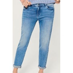 Jeansy boyfriend - Niebieski. Niebieskie jeansy damskie Mohito. Za 119,99 zł.