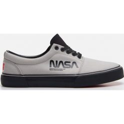 Trampki Nasa - Szary. Szare trampki męskie Cropp, bez wzorów, bez zapięcia. Za 119,99 zł.