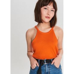 Top z dekoltem halter - Pomarańczowy. Pomarańczowe topy damskie Cropp, xs, bez wzorów, bez kołnierzyka. W wyprzedaży za 9,99 zł.