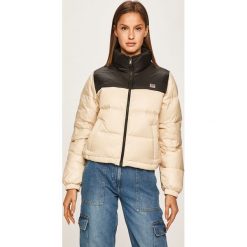 Levi's - Kurtka puchowa. Białe kurtki damskie Levi's®, s, bez wzorów, z poliesteru, krótkie. W wyprzedaży za 699,90 zł.