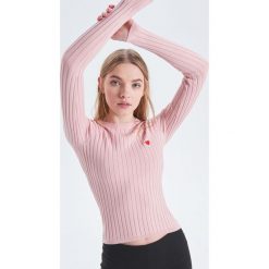 Prążkowany sweter - Różowy. Różowe swetry damskie Cropp, s, bez wzorów, prążkowane, bez rękawów, bez kaptura. W wyprzedaży za 29,99 zł.