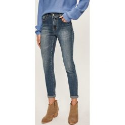 Answear - Jeansy. Niebieskie jeansy damskie ANSWEAR, s, bez wzorów, z elastanu. W wyprzedaży za 119,90 zł.