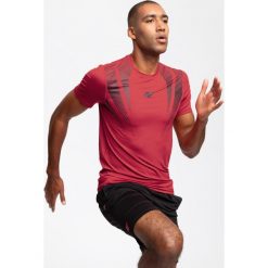 Koszulka treningowa męska TSMF204 - czerwony. Czerwone koszulki sportowe męskie marki 4f, m, z dzianiny, na fitness i siłownię. W wyprzedaży za 49,99 zł.