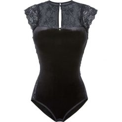 Body aksamitne Premium bonprix czarny. Czarne body damskie marki bonprix, w koronkowe wzory, z koronki. Za 129,99 zł.