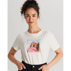 Koszulka z nadrukiem - Kremowy. Białe koszulki damskie Cropp, s, z nadrukiem. Za 29,99 zł.