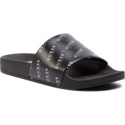 Klapki GUESS - F92Z03 BB00F A996. Czarne klapki męskie Guess, z aplikacjami, ze skóry ekologicznej. Za 149,00 zł.