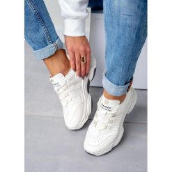 Kremowe buty sportowe sneakersy sznurowane casu 20p13/w. Białe buty dziewczęce sportowe Casu, bez wzorów, ze skóry ekologicznej, na sznurówki. Za 49,99 zł.