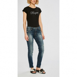 Guess Jeans - Jeansy. Niebieskie rurki damskie marki Guess Jeans, z aplikacjami, z elastanu. Za 549,90 zł.