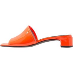 Chodaki damskie: L’INTERVALLE OTTAVIA Klapki neon orange