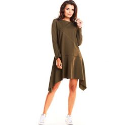 Khaki Codzienna Asymetryczna Luźna Sukienka z Przeszyciami. Brązowe sukienki damskie Molly.pl, na co dzień, s, bez wzorów, z dzianiny, sportowe, z asymetrycznym kołnierzem, z długim rękawem, długie, asymetryczne. Za 129,90 zł.