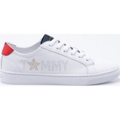 Tommy Hilfiger - Tenisówki. Białe trampki i tenisówki damskie TOMMY HILFIGER, bez wzorów, ze skóry, na sznurówki. W wyprzedaży za 439,90 zł.