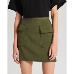 Spódnica mini z łańcuchem - Khaki. Brązowe spódniczki damskie Cropp, s, bez wzorów, mini. Za 69,99 zł.
