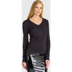 LONGSLEEVE TRIANGLE Guess. Białe bluzy damskie Guess, s, z aplikacjami, z bawełny, bez rękawów, bez kaptura. Za 229,00 zł.