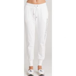 SPODNIE DRESOWE Armani Exchange. Białe spodnie damskie s, z elastanu. Za 210,00 zł.
