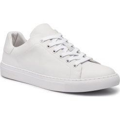 Sneakersy TOGOSHI - TG-15-03-000126 102. Białe sneakersy męskie Togoshi, na co dzień, bez wzorów, ze skóry, bez zapięcia. W wyprzedaży za 229,00 zł.