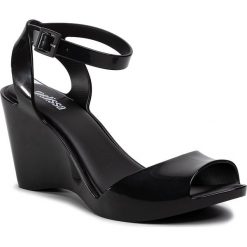 Sandały MELISSA - Blanca Ad 32572 Black 01003. Czarne klapki damskie Melissa, bez wzorów, z tworzywa sztucznego, bez obcasa, na obcasie. Za 369,00 zł.
