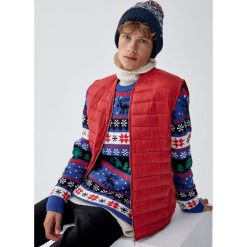 Niebieski świąteczny sweter ze wzorami. Niebieskie swetry męskie marki Pull&Bear, m, bez wzorów, wizytowe, bez kołnierzyka, bez kaptura. Za 109,00 zł.