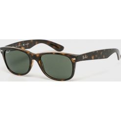 Ray-Ban - Okulary New Wayfarer. Pomarańczowe okulary przeciwsłoneczne męskie Ray-Ban, z materiału, prostokątne. W wyprzedaży za 569,90 zł.