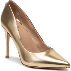 Szpilki GUESS - Belan 4 FL8BE4 LEL08 GOLD. Żółte półbuty damskie Guess, z aplikacjami, ze skóry ekologicznej, bez obcasa, na obcasie, bez zapięcia. Za 579,00 zł.